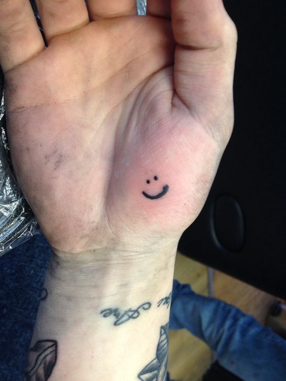 Gợi ý 500+ mẫu hình xăm mặt cười siêu hài hước - Genztattoo