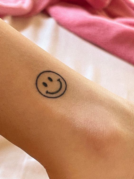 Gợi ý 500+ mẫu hình xăm mặt cười siêu hài hước - Genztattoo