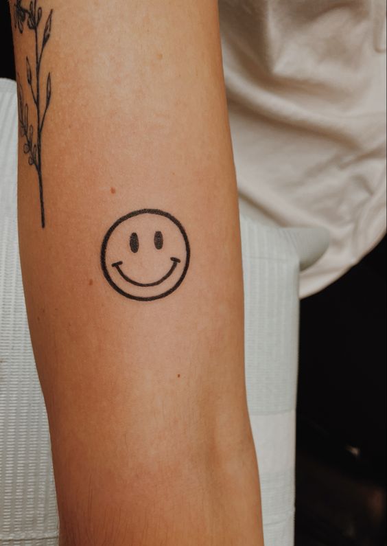 Gợi ý 500+ mẫu hình xăm mặt cười siêu hài hước - Genztattoo