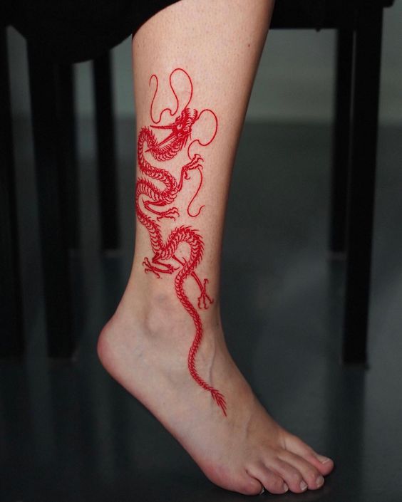 hình xăm rồng đỏ ở cẳng chân