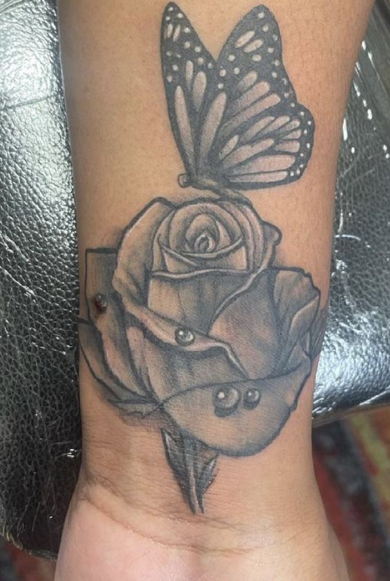 hình xăm cổ tay đẹp với hoa hồng và bướm tatto cổ tay đẹp với hoa hồng và bướm