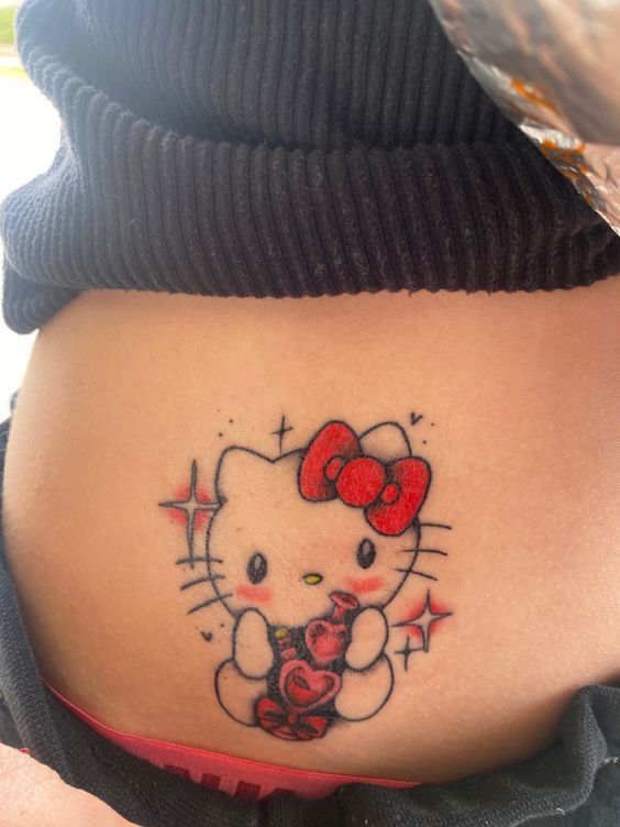 mẫu xăm hello kitty ở bụng cho nữ