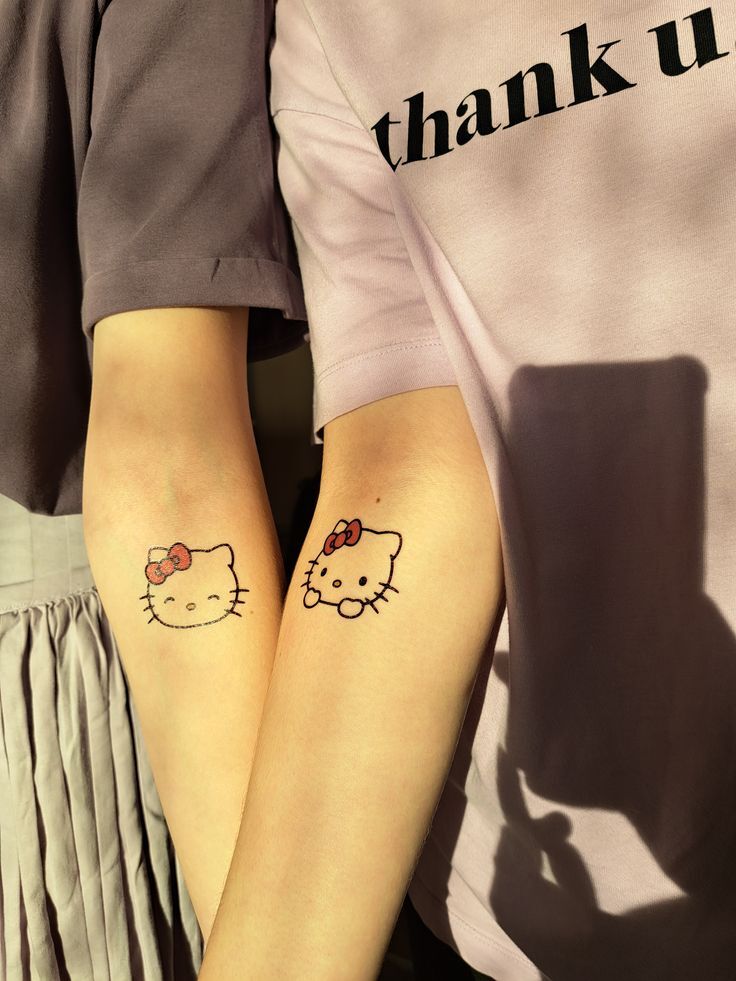 mẫu tattoo hello kitty cute cho cặp đôi