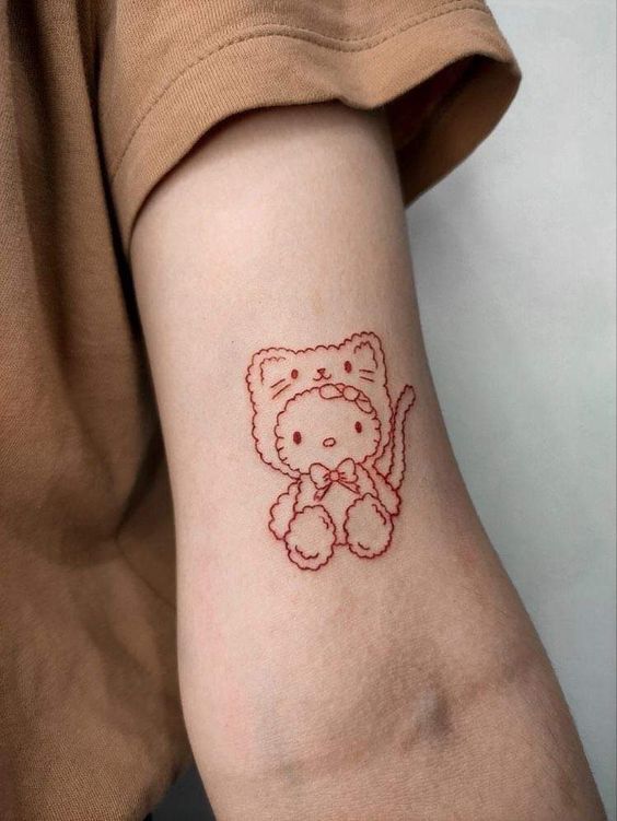 mẫu xăm hello kitty dễ thương ở bắp tay