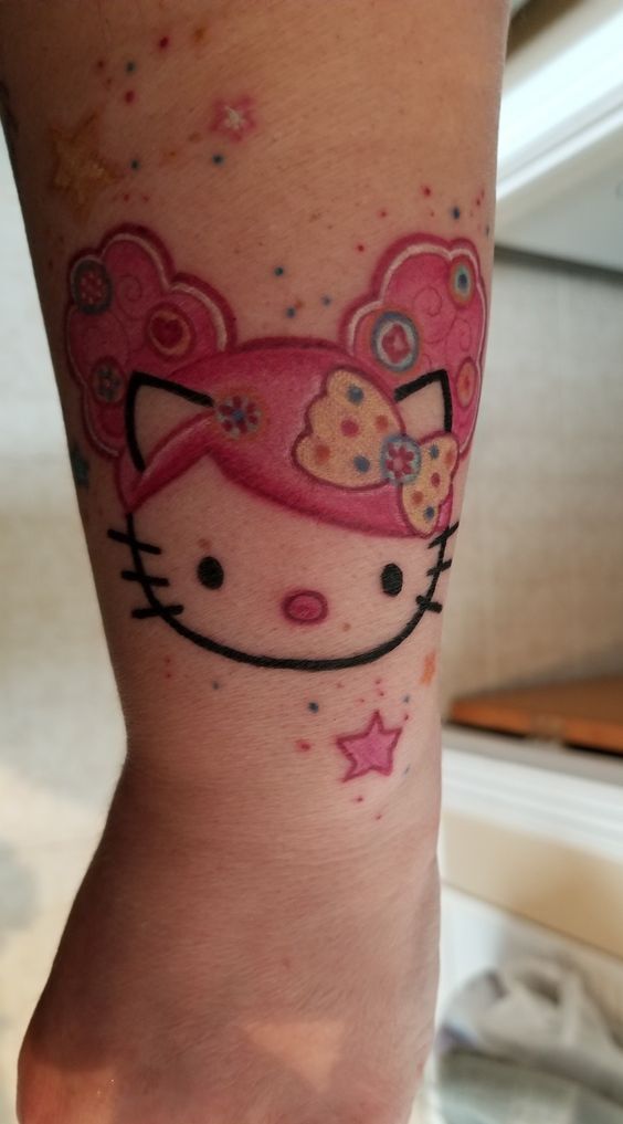 mẫu tattoo hello kitty ở tay