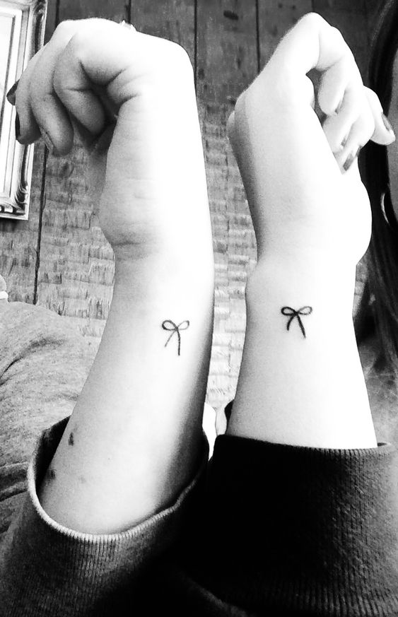 chiếc nơ xinh xắn trên cổ tay dành cho các quý cô Top 600+ hình xăm couple siêu ngầu và cá tính - Genztattoo