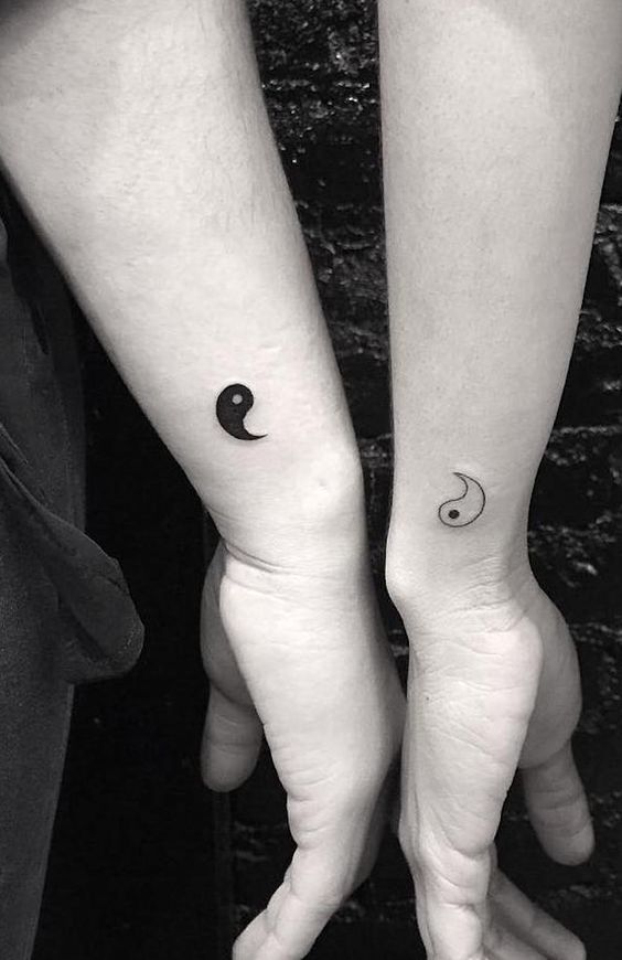 Hình xăm âm dương ở cổ tay cho cặp đôi Top 600+ hình xăm couple siêu ngầu và cá tính - Genztattoo