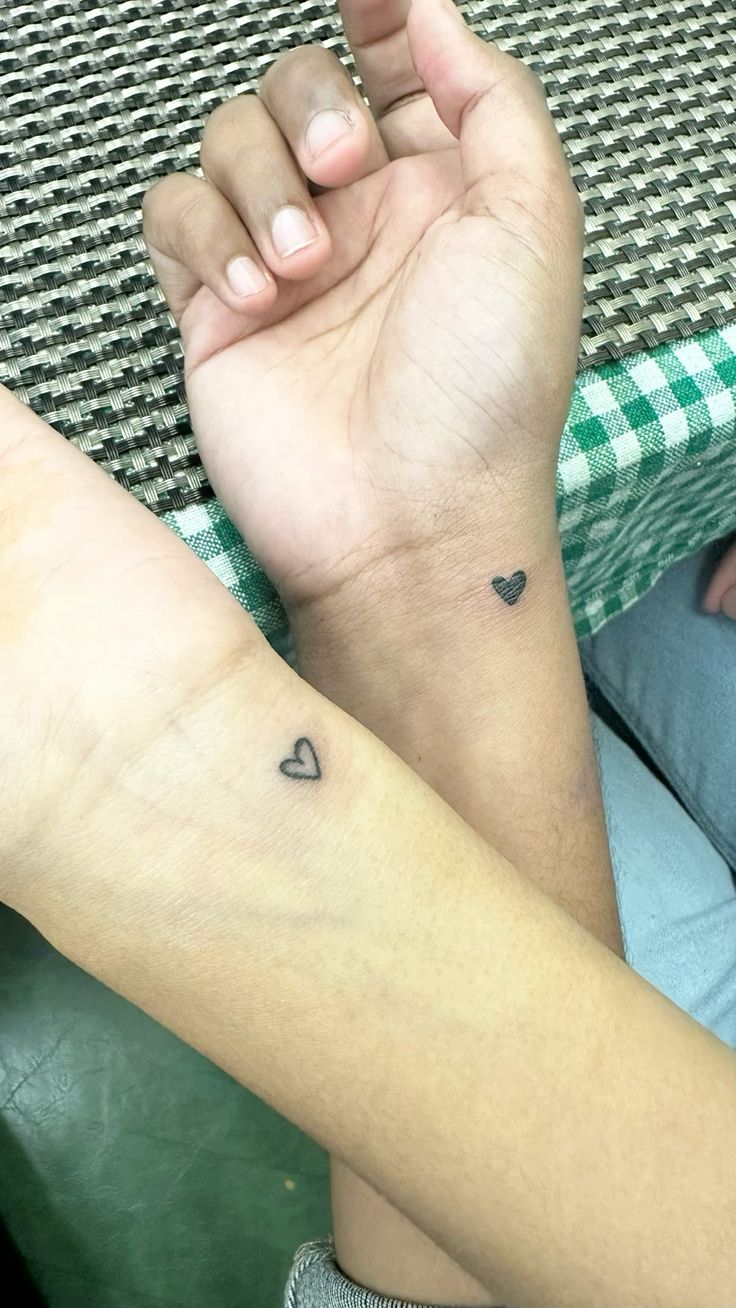 thiết kế hình xăm trái tim nhỏ cho các cặp đôi Top 600+ hình xăm couple siêu ngầu và cá tính - Genztattoo