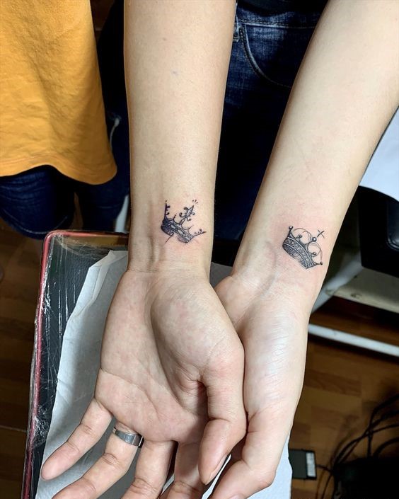hình xăm vương miện cho cặp đôi Top 600+ hình xăm couple siêu ngầu và cá tính - Genztattoo