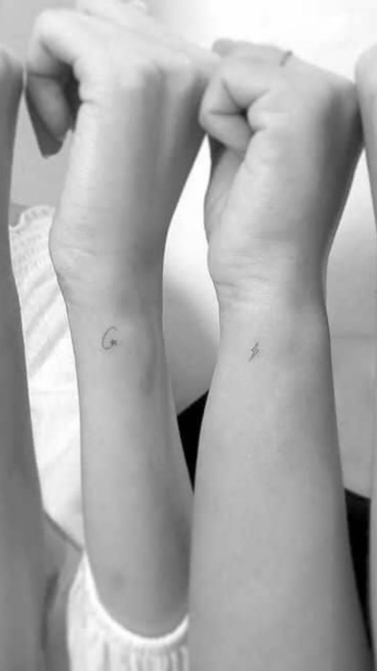hấp dẫn với hình xăm đôi trên cổ tay Top 600+ hình xăm couple siêu ngầu và cá tính - Genztattoo