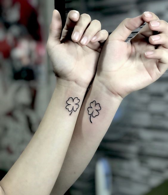 hình xăm đôi cỏ bốn lá trên cổ tay Top 600+ hình xăm couple siêu ngầu và cá tính - Genztattoo