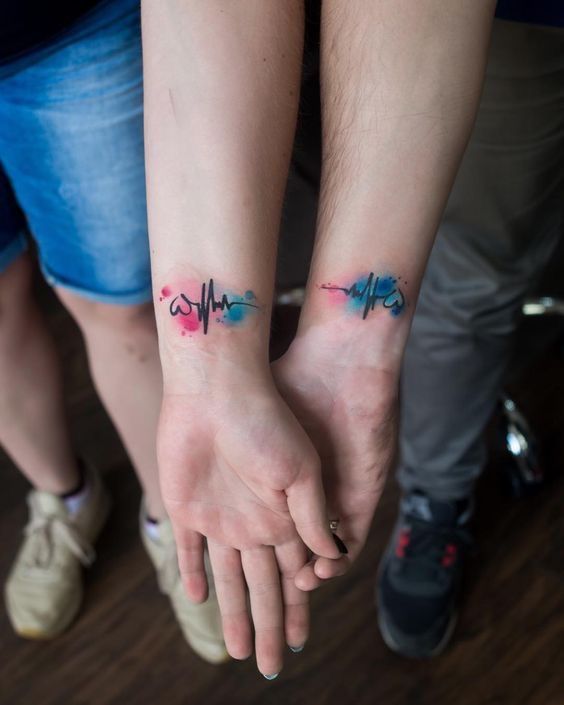 hình xăm nhịp tim nhiều màu sắc trên cổ tay cho cặp đôi Top 600+ hình xăm couple siêu ngầu và cá tính - Genztattoo