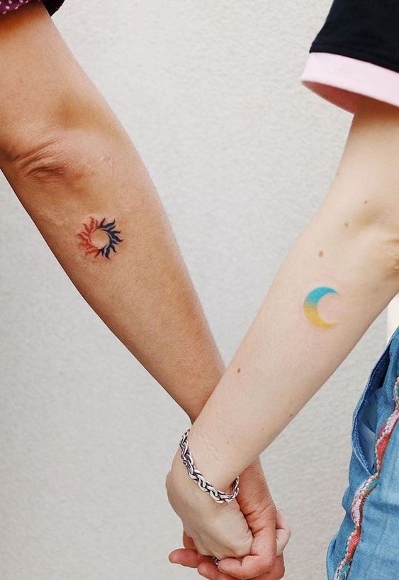 Hình xăm cặp đôi mini độc đáo ở khuỷu tay Top 600+ hình xăm couple siêu ngầu và cá tính - Genztattoo