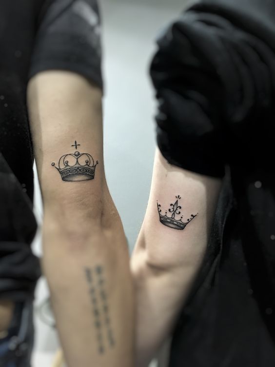 hình xăm vương miện mini cho các cặp đôi Top 600+ hình xăm couple siêu ngầu và cá tính - Genztattoo