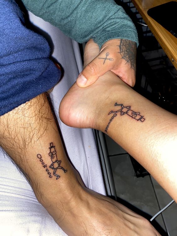 buồn cười với hình xăm đôi ở mắt cá chân Top 600+ hình xăm couple siêu ngầu và cá tính - Genztattoo