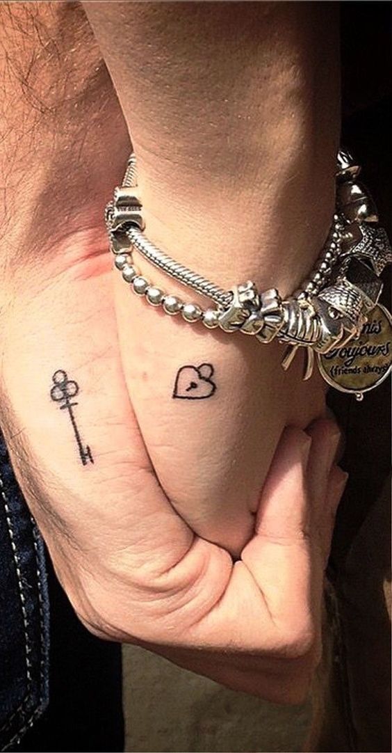 sáng tạo với hình xăm cặp đôi nhỏ trên tay Top 600+ hình xăm couple siêu ngầu và cá tính - Genztattoo