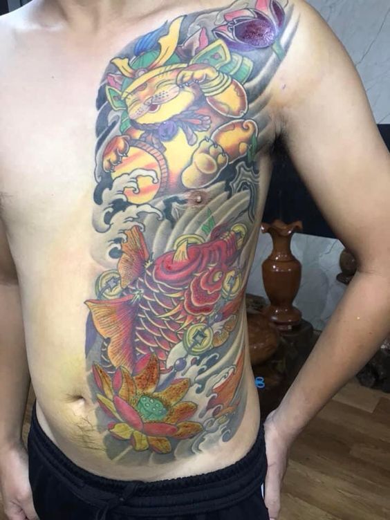 hình xăm mèo thần tài samurai kết hợp cá chép của anh khách hình xăm mèo thần tài samurai kết hợp cá chép của anh khách