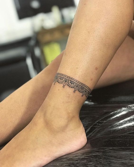 tattoo lắc chân với họa tiết hoa văn đẹp