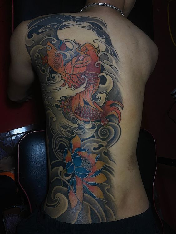 khách xăm hình cá chép kết hợp hoa sen kín nửa lưng cực đẹp khách xăm hình cá chép kết hợp hoa sen kín nửa lưng cực đẹp