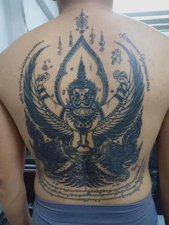 hình xăm garuda ở lưng