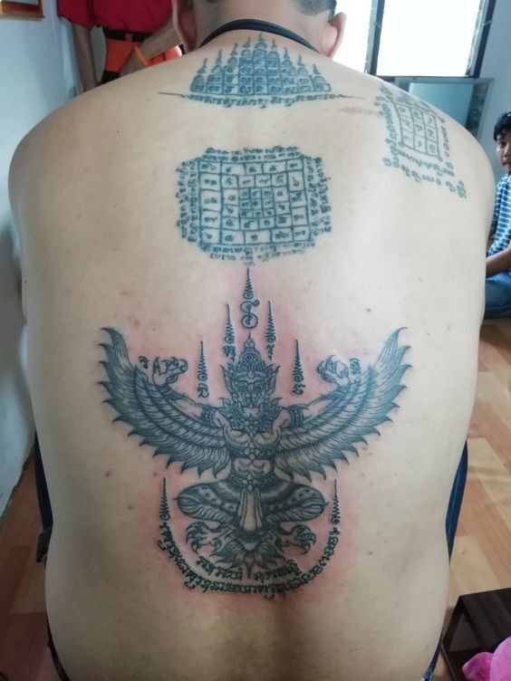 hình xăm kim sí điểu khmer ở lưng