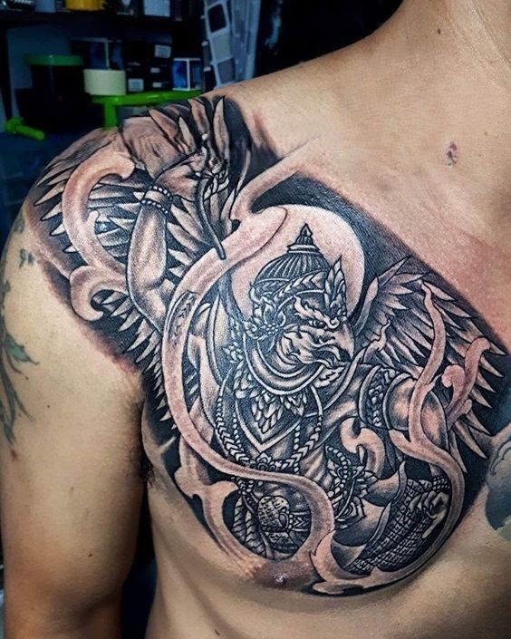 hình xăm kim sí điểu ở ngực