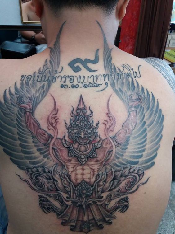 hình xăm kim sí điểu của khách