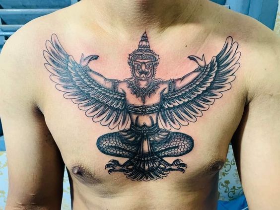 xăm hình kim sí điểu ở ngực cho khách