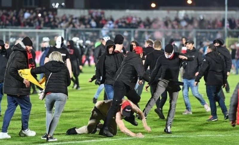 Hooligan là gì và cách bảo vệ hình ảnh đẹp của bóng đá