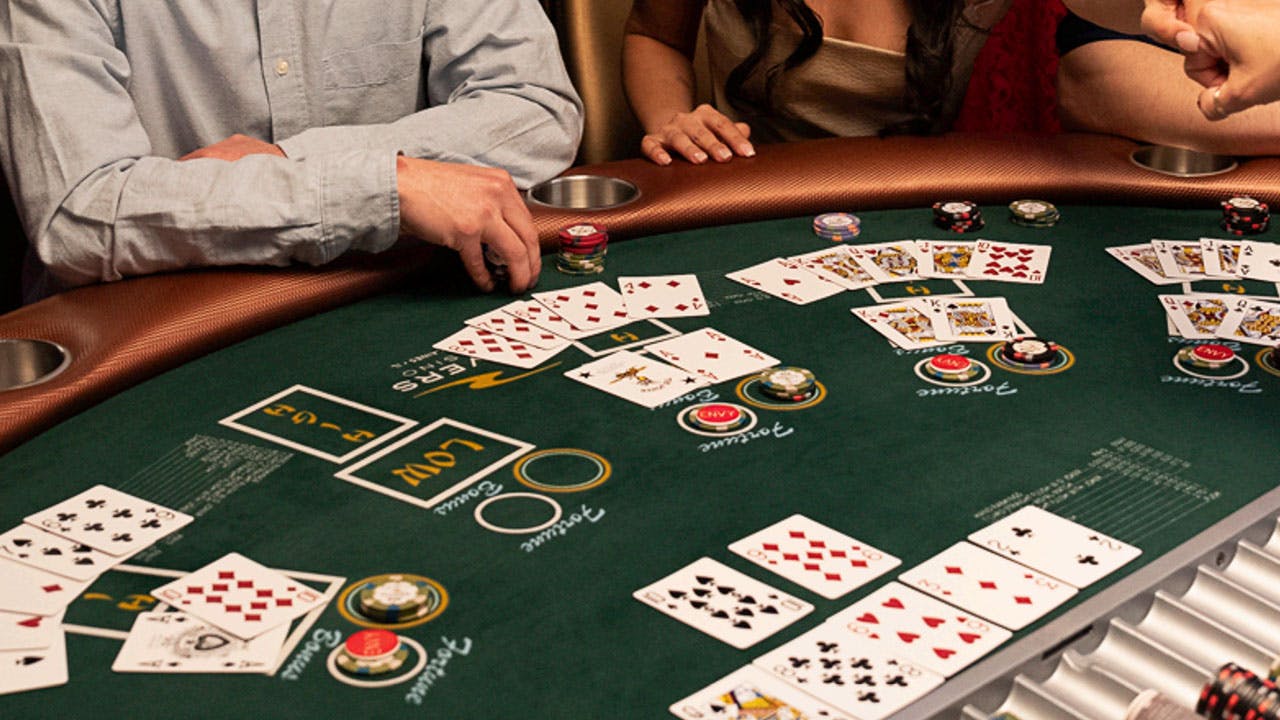 Bài Poker Pai Gow Đối Mặt — Sòng Bạc Rivers Des Plaines