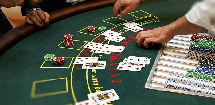 Sự khác nhau giữa poker và poker là gì? Ưu và nhược điểm của hai loại trò chơi bài