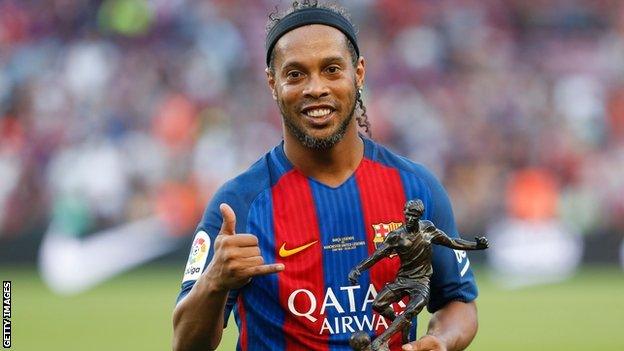 Ronaldinho: Nhà vô địch World Cup người Brazil giải nghệ - BBC Sport