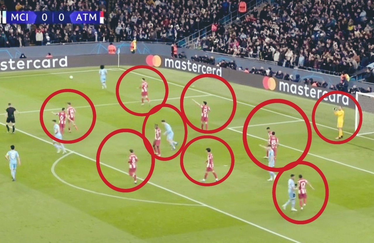 Chiến lược của huấn luyện viên Simeone là đưa cả 11 cầu thủ vào sân