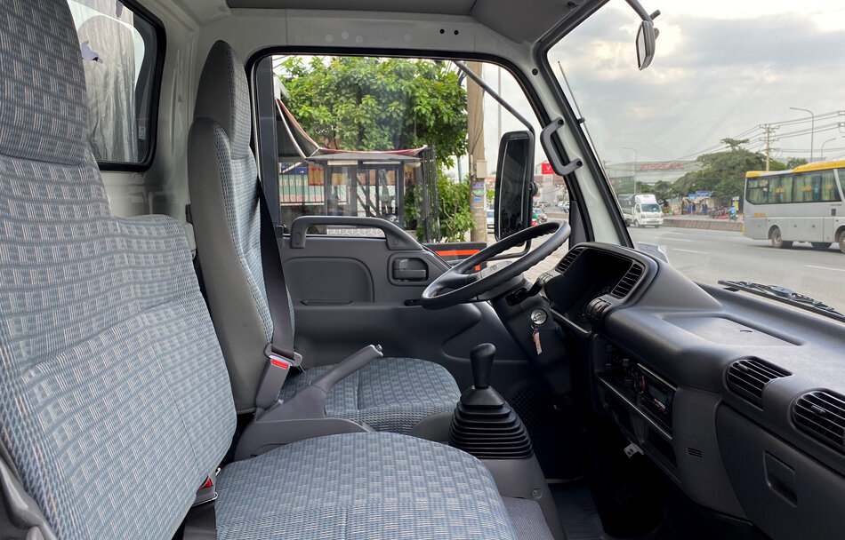 Không gian nội thất xe tải Isuzu được đánh giá cao