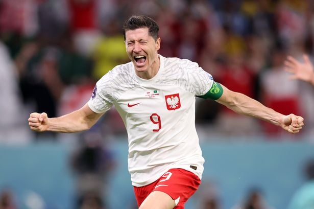 Robert Lewandowski đã bật khóc sau khi ghi bàn thắng đầu tiên tại World Cup.