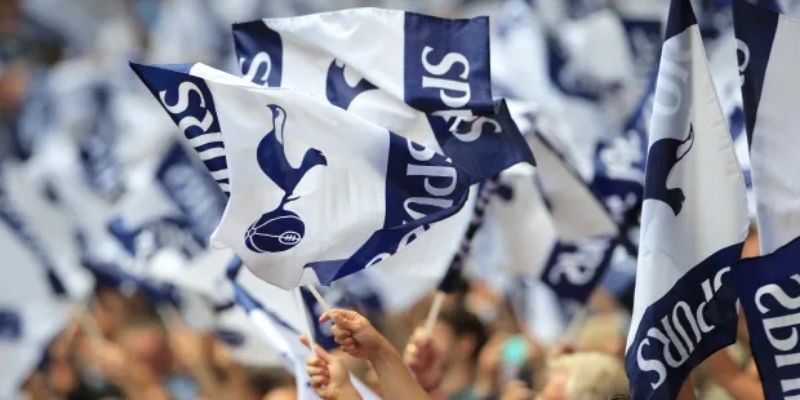 Người hâm mộ Tottenham được gọi là gì? Spurs, biệt danh của đội Gà Trống.