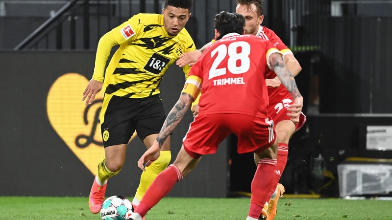 RB trong bóng đá là gì? Khám phá vai trò hậu vệ cánh phải